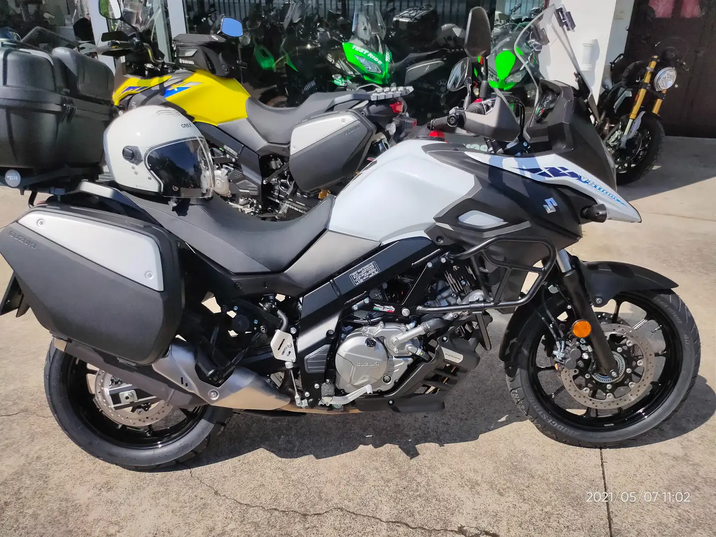 Suzuki V-Strom 650 Explorer ABS Bianco - 1