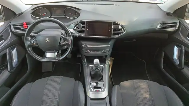 Peugeot 308 view 11
