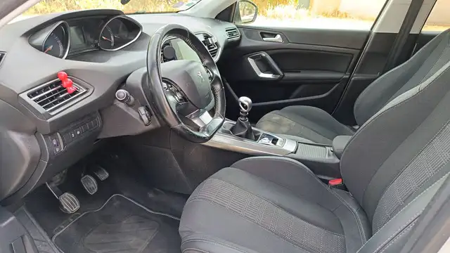Peugeot 308 view 8