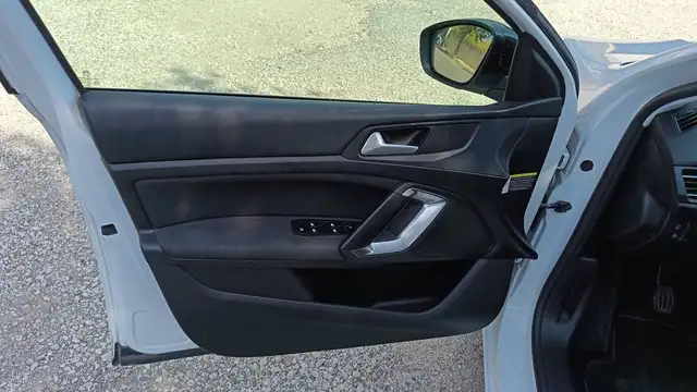 Peugeot 308 view 7