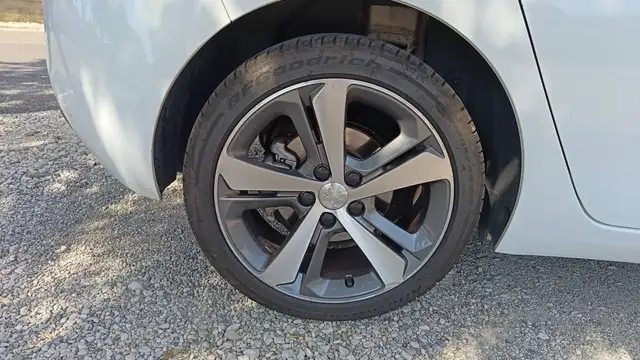 Peugeot 308 view 16