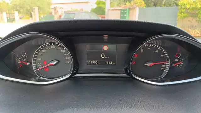 Peugeot 308 view 12