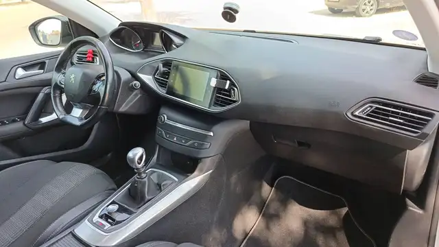 Peugeot 308 view 10