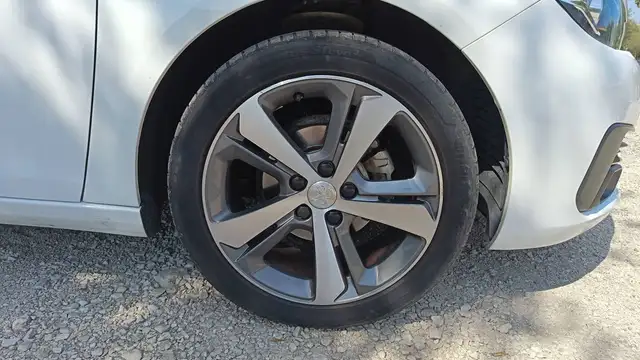 Peugeot 308 view 17