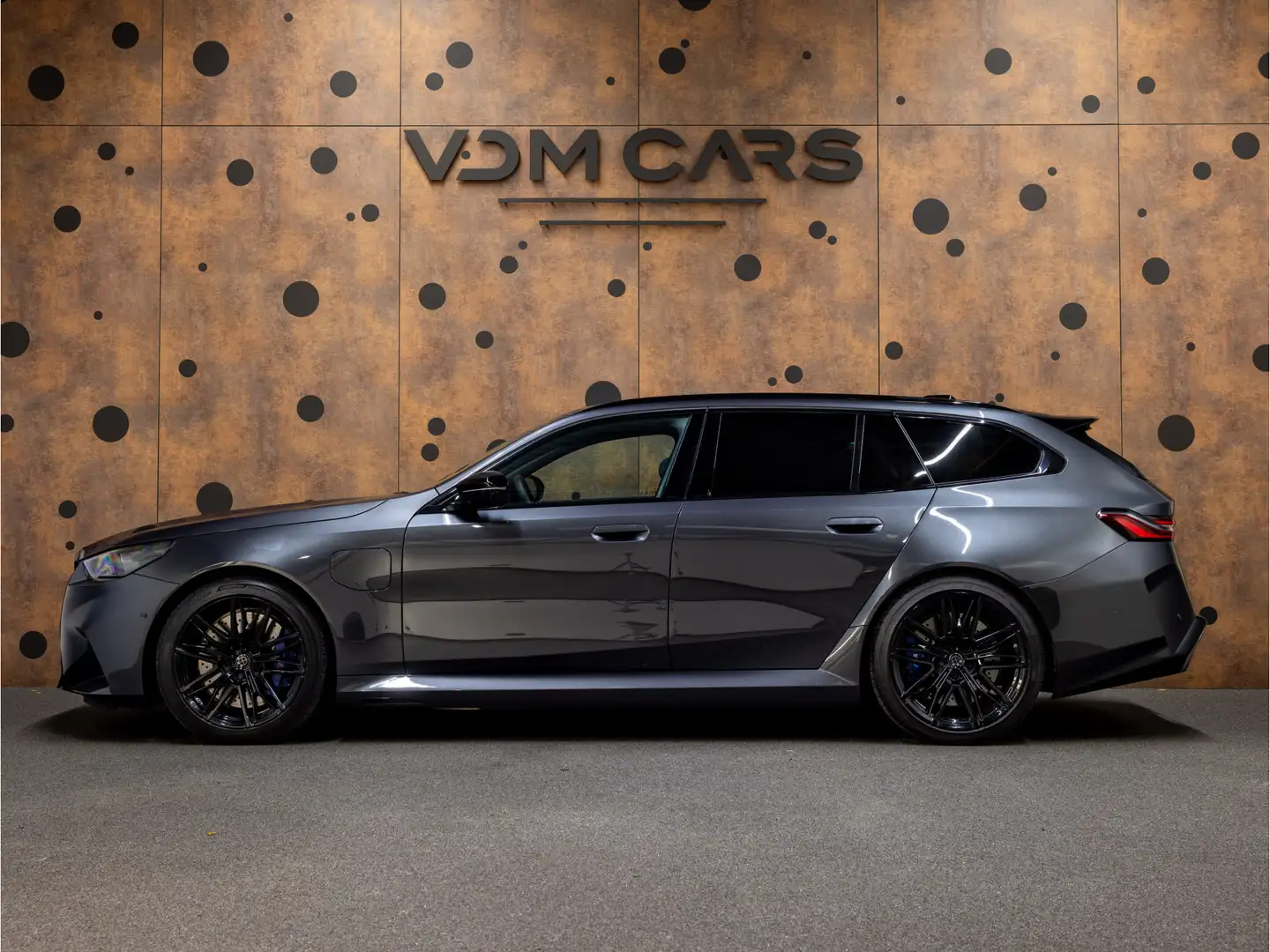 BMW M5 5-serie Touring | M Driver's Pack | Pano | Bowers Grijs - 2