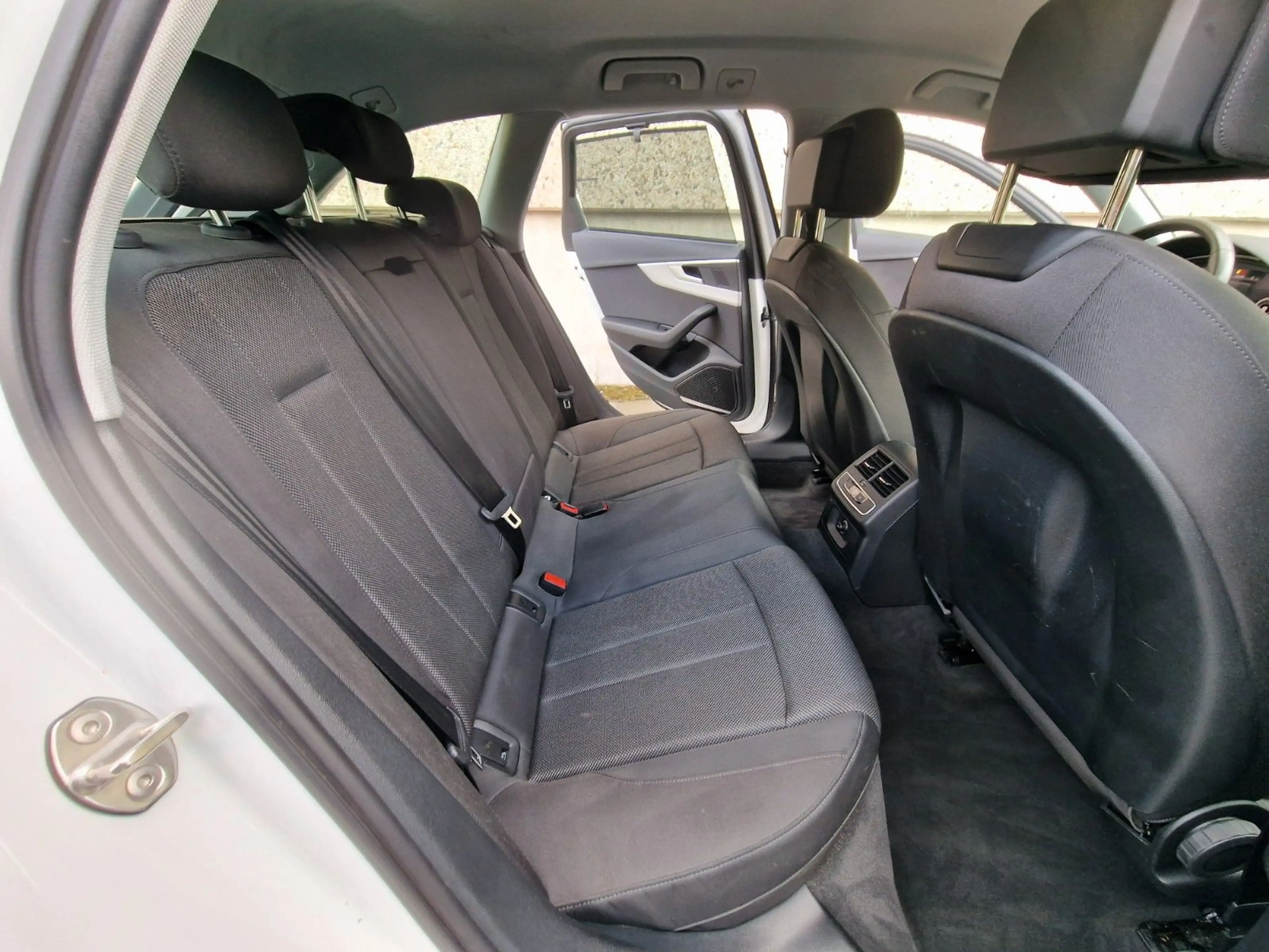 Audi A4 35 TDI S tronic Sportpaket/1HAND/HUD/VIRTUAL+ — photo 15
