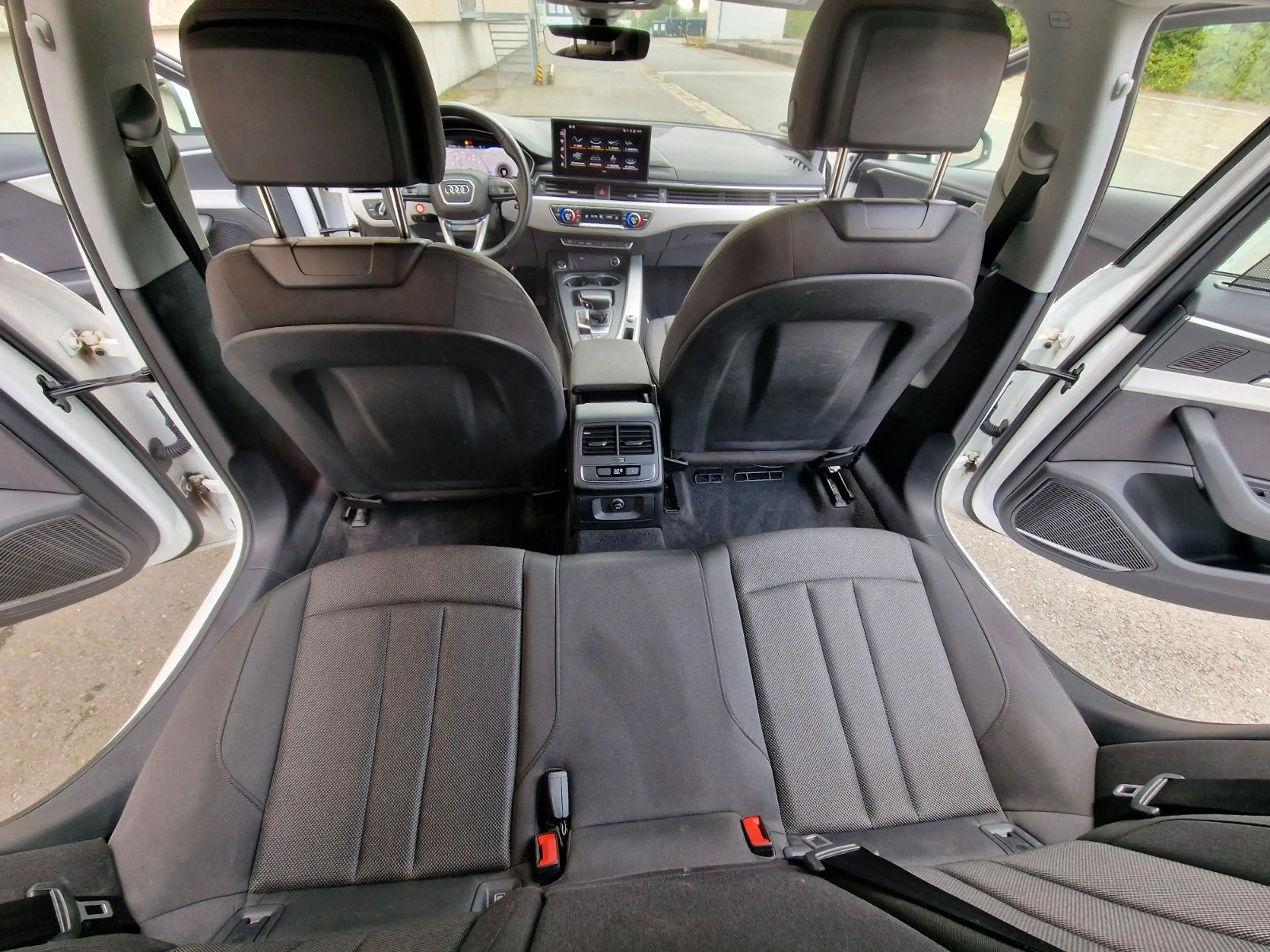 Audi A4 35 TDI S tronic Sportpaket/1HAND/HUD/VIRTUAL+ — photo 13