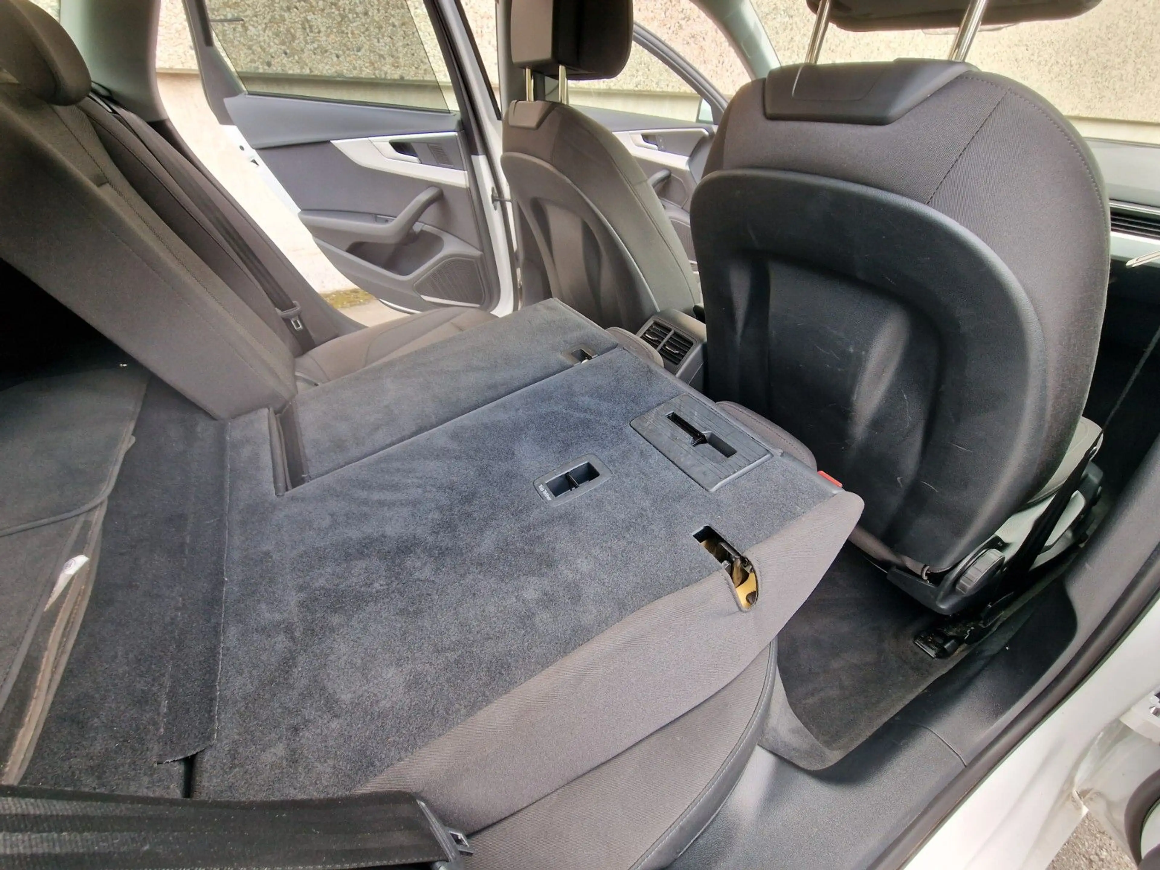 Audi A4 35 TDI S tronic Sportpaket/1HAND/HUD/VIRTUAL+ — photo 17