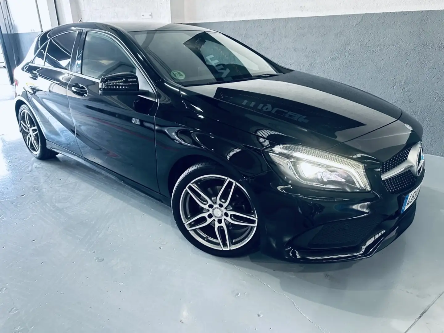 Mercedes-Benz A 180 180CDI BE AMG Line 7G-DCT Noir - 2