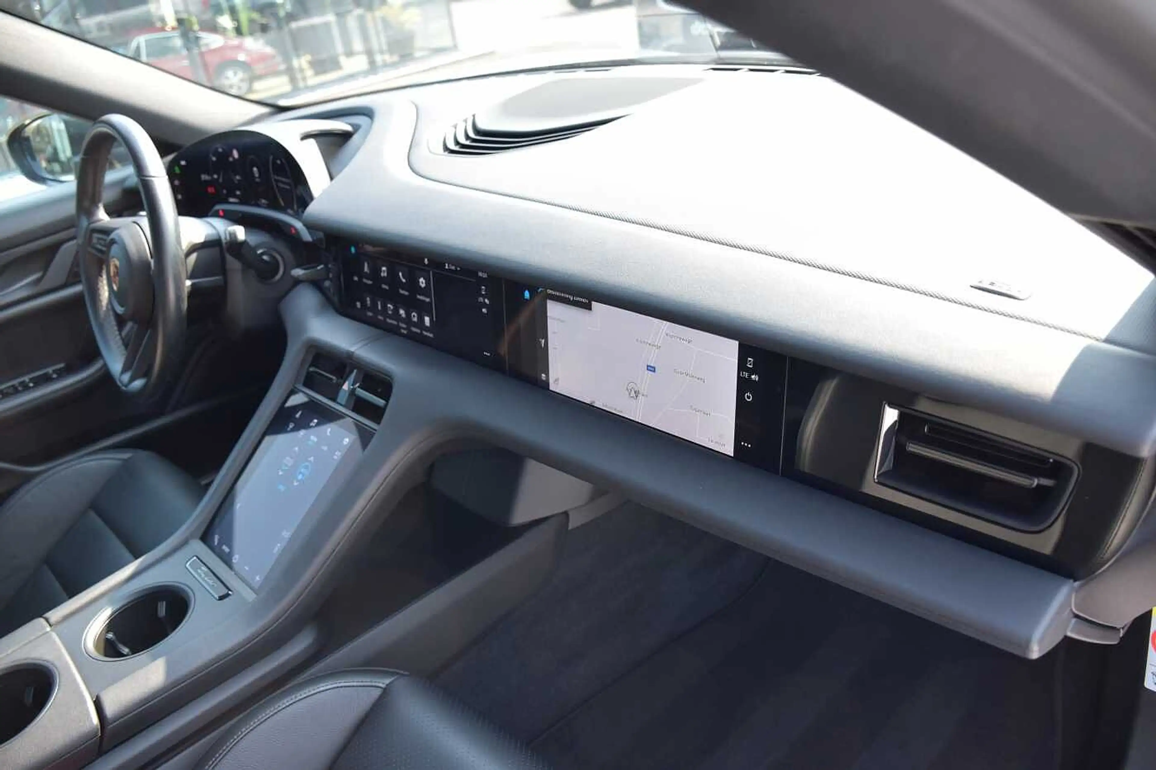 Porsche Taycan 4S Double Display Surround View 21' Alu — photo 11