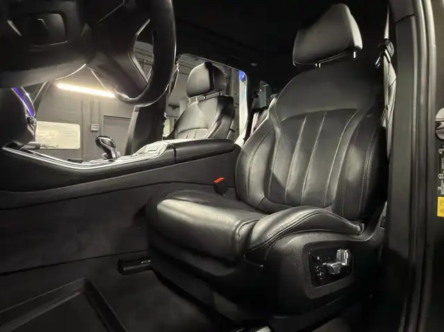 BMW X5 view 11