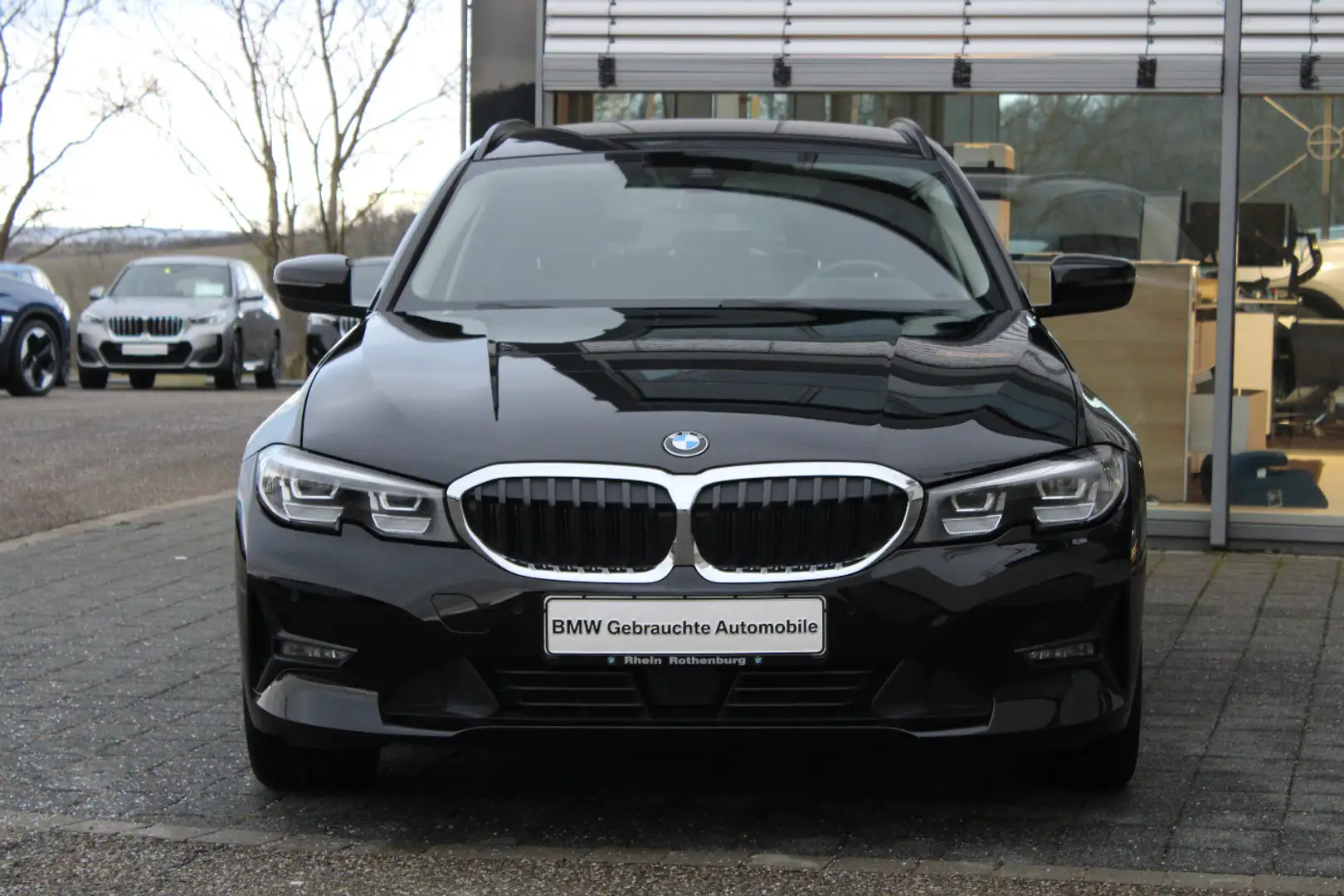 BMW 320 d xDrive Tour Navi LED HeadUp ACC AHK Live SH Schwarz - 2