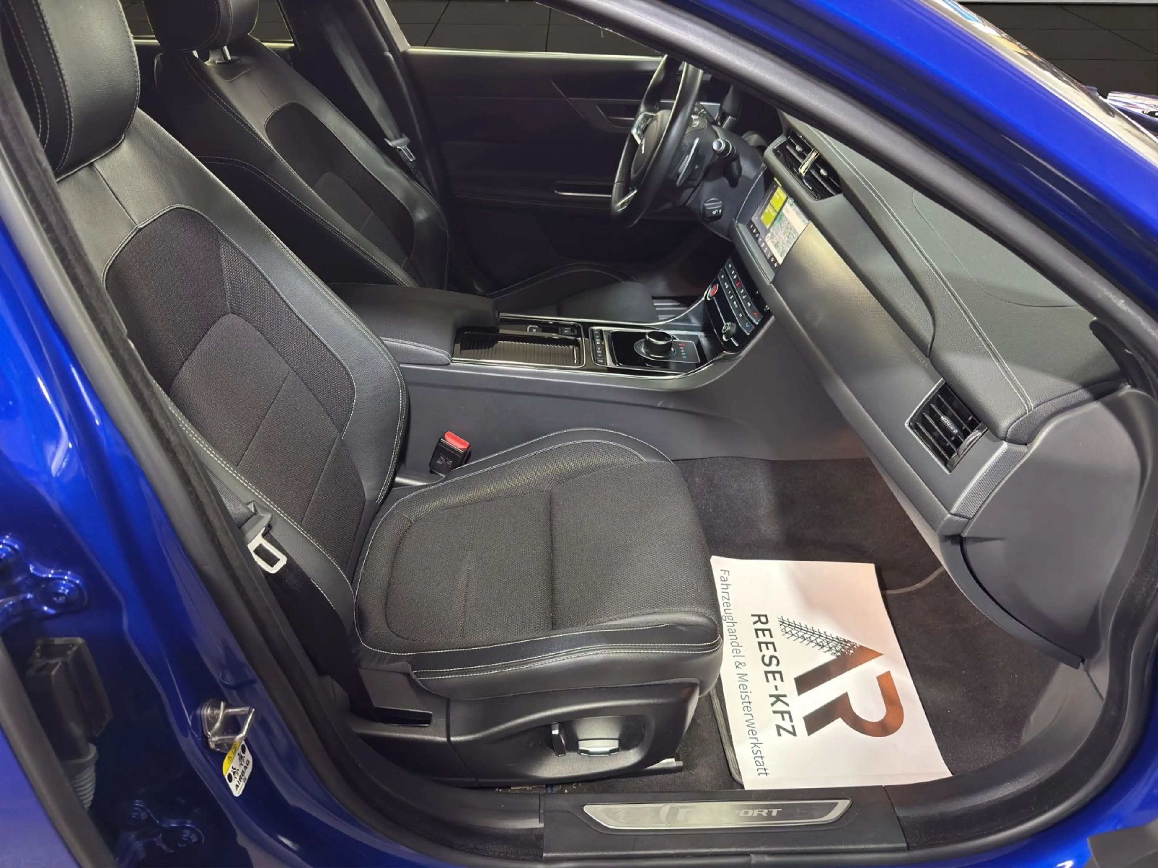 Jaguar XF Sportbrake R-Sport Kam AHK PDC Leder — photo 13