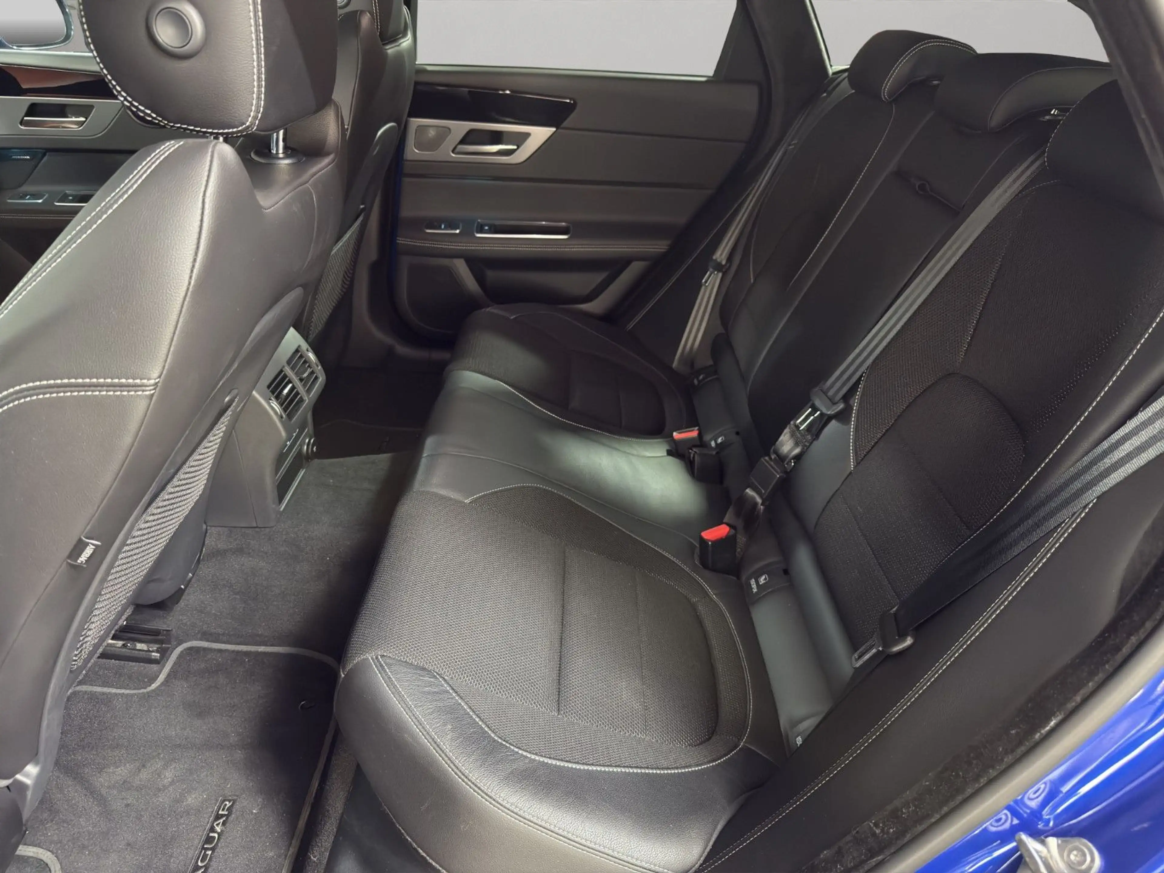 Jaguar XF Sportbrake R-Sport Kam AHK PDC Leder — photo 14