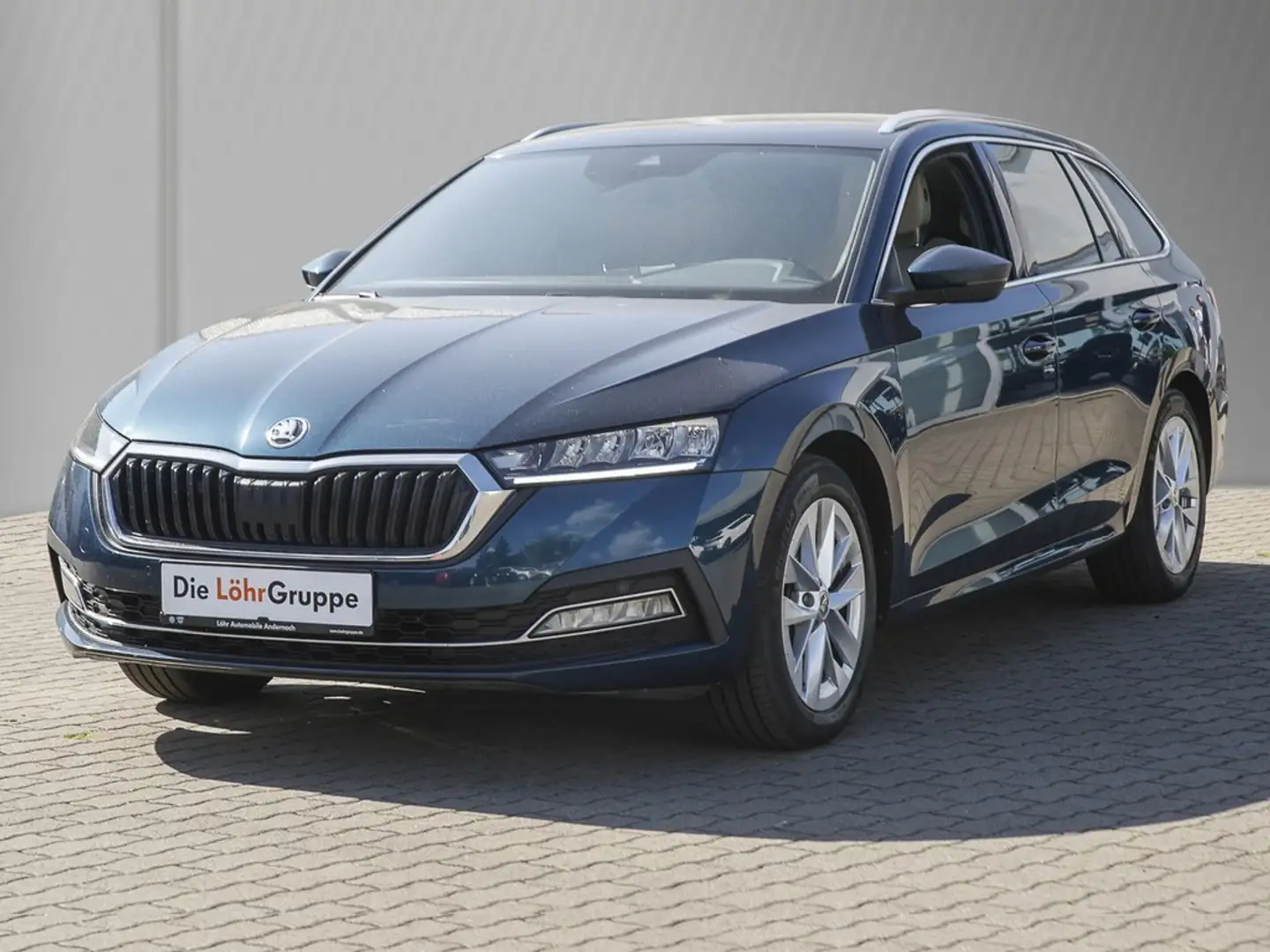 Skoda Octavia Combi 2.0 TDI DSG First Edition Blau - 2