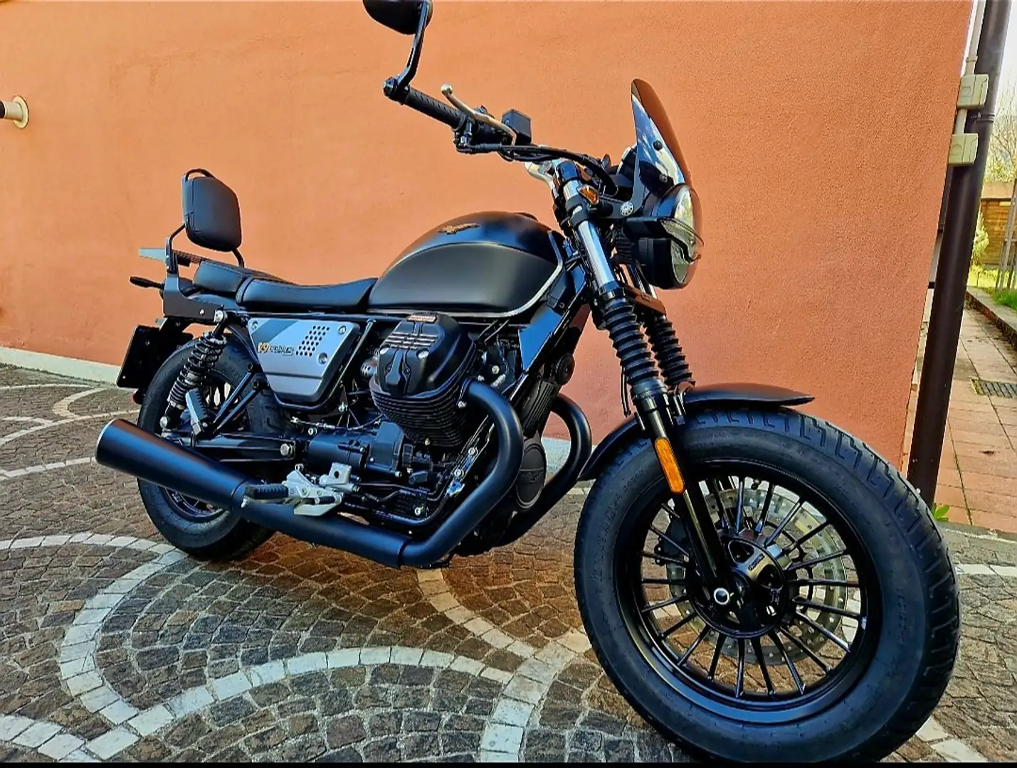 Moto Guzzi V 9 Bobber special Negru - 1