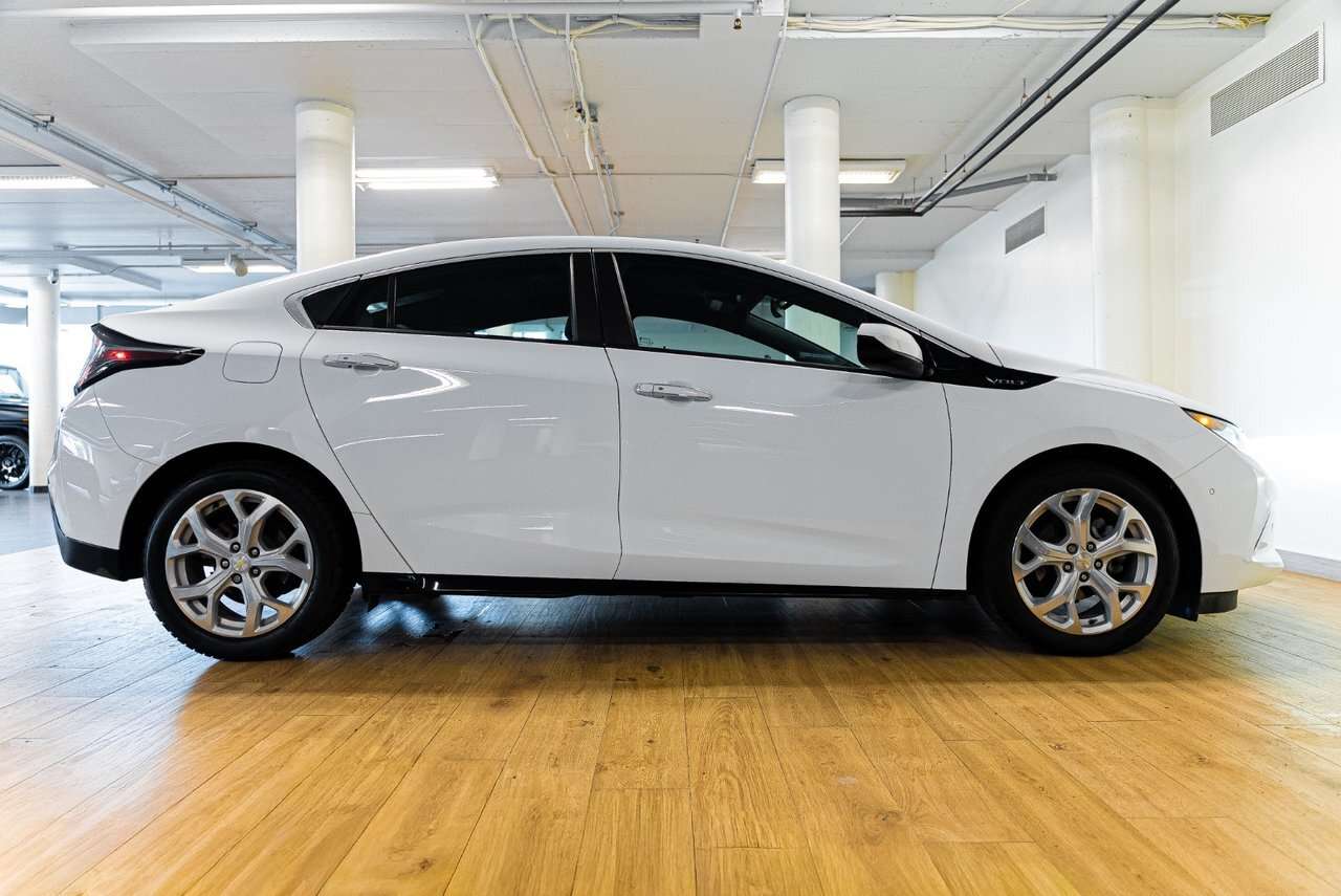 2019 Chevrolet Volt ** PREMIER ** Heated steering wheel *  Heated seat — снимка 1