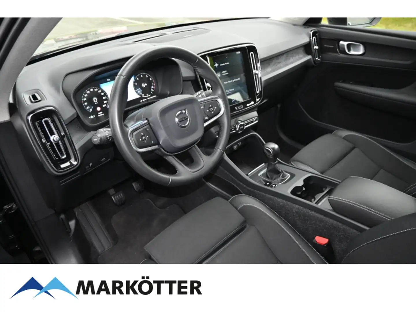 Volvo XC40 T3 Momentum/H&K/BLIS/Keyl/Kamera/Standheiz Schwarz - 2