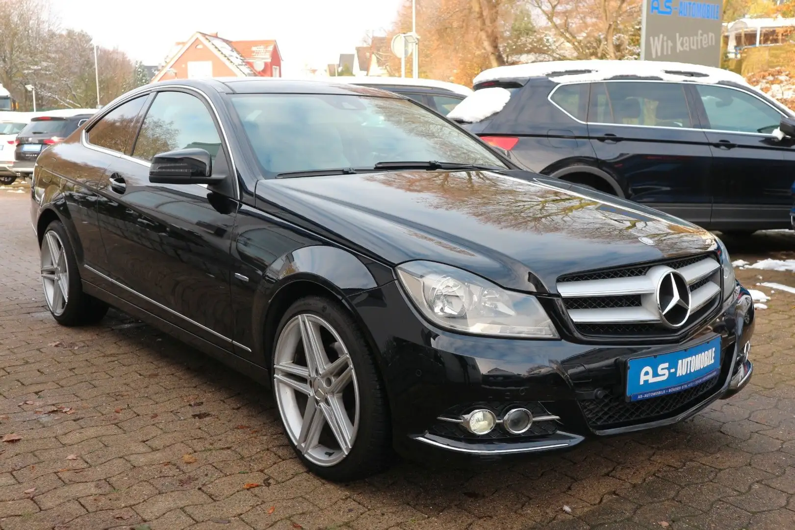 Mercedes-Benz C 180 CGI BlueEfficiency *AUTO/PANO/NAVI/TEMPO* Black - 1