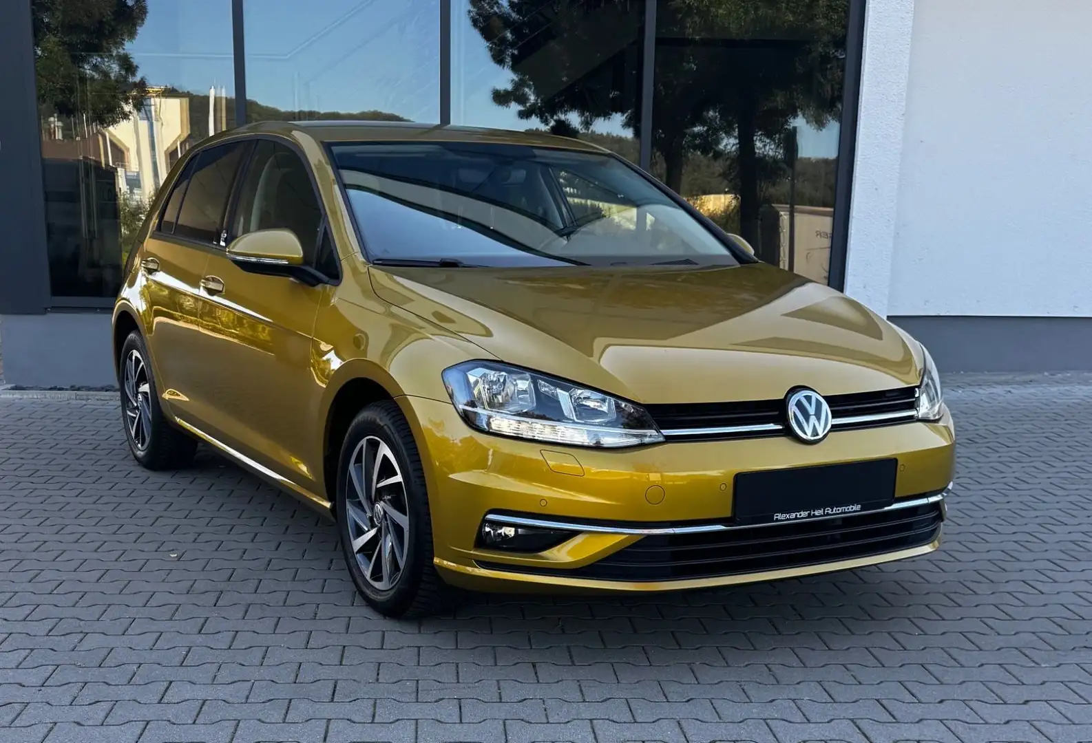 Volkswagen Golf 7 Sound*WENIG KM*AUTOMAT*APPLE*NAVI*SHZ*AHK Amarillo - 2
