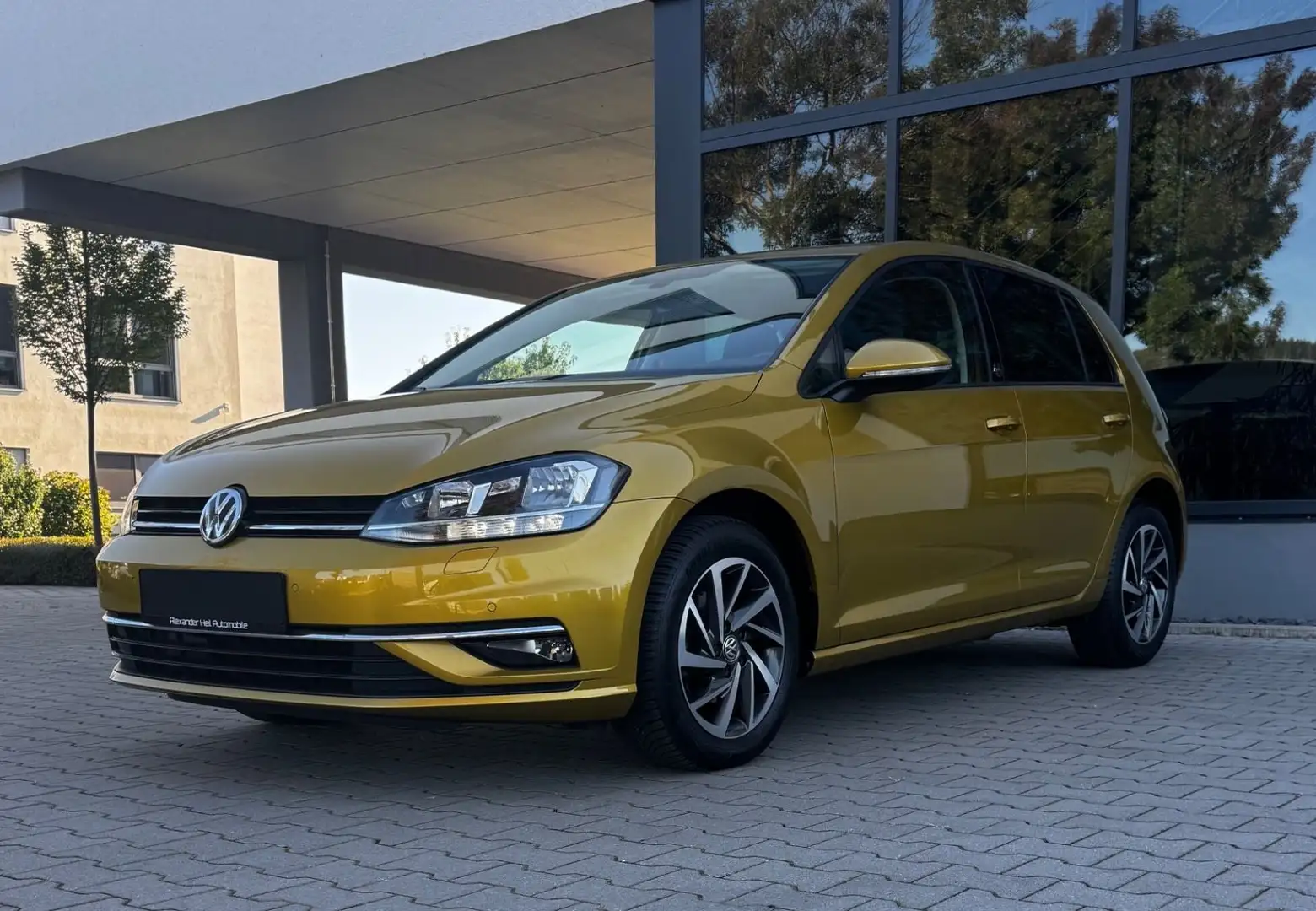 Volkswagen Golf 7 Sound*WENIG KM*AUTOMAT*APPLE*NAVI*SHZ*AHK Amarillo - 1