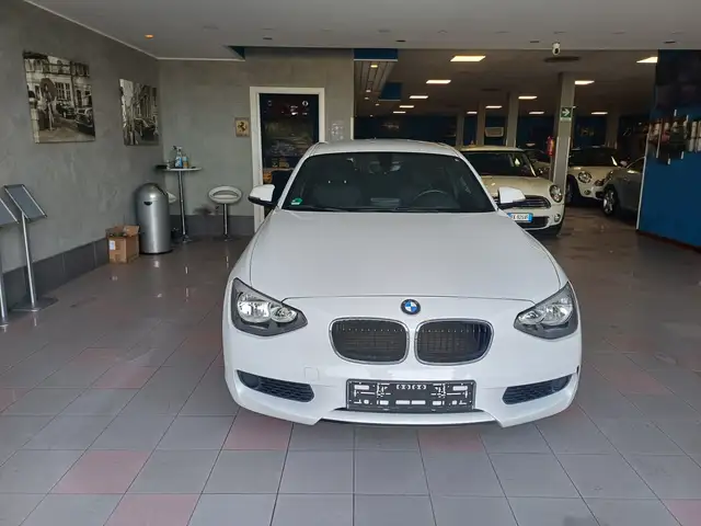 BMW 114 114i 3p. Unique