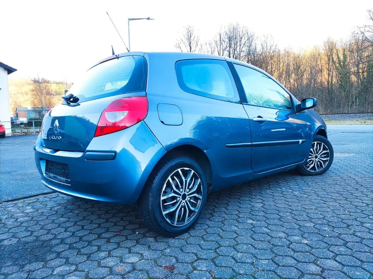 Renault Clio Kleinwagen in Grau gebraucht in Engelskirchen für € 2.690
