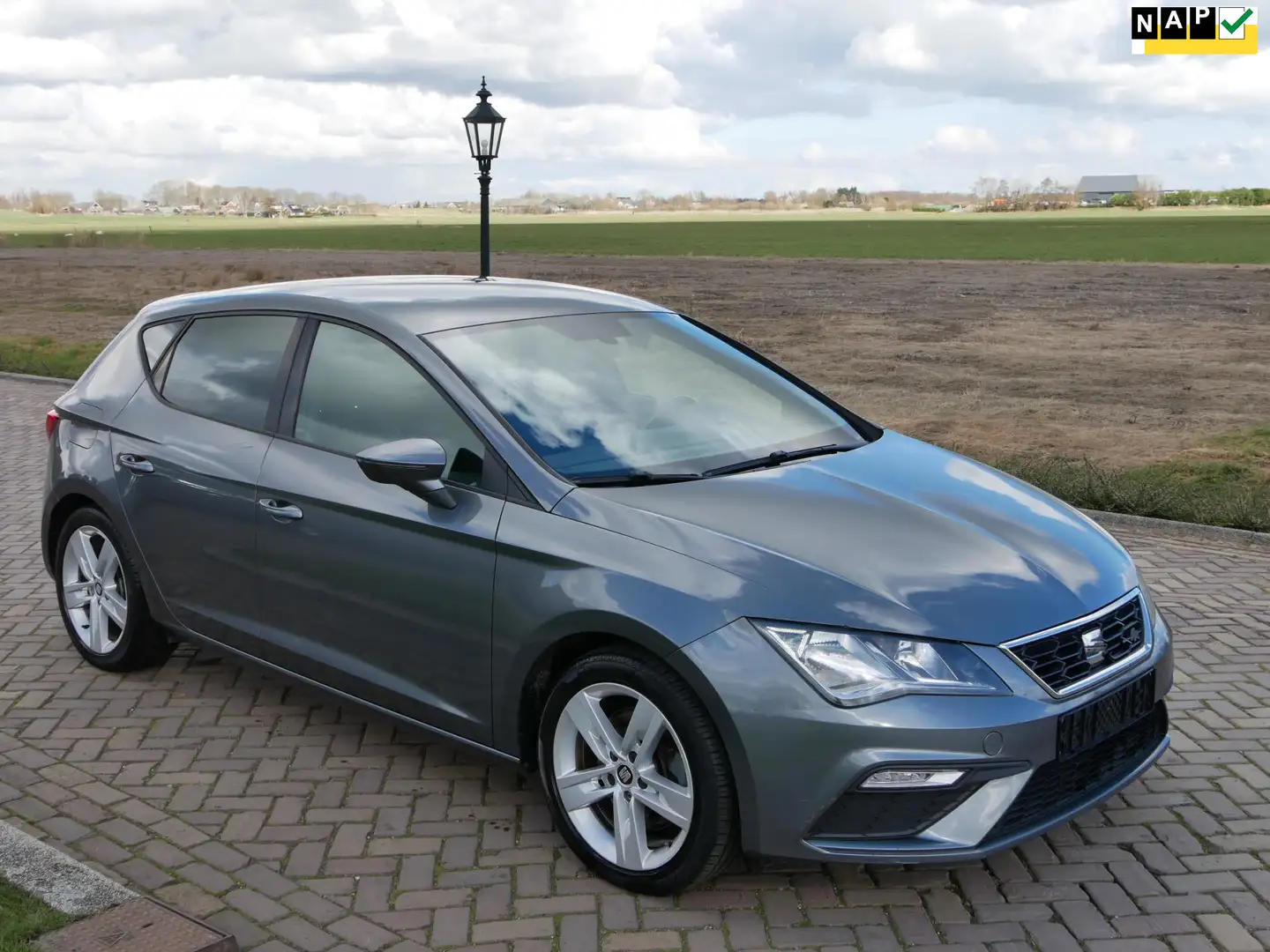 SEAT Leon 2.0 TDI ***FR-SPORT*** AUT HB Grijs - 1
