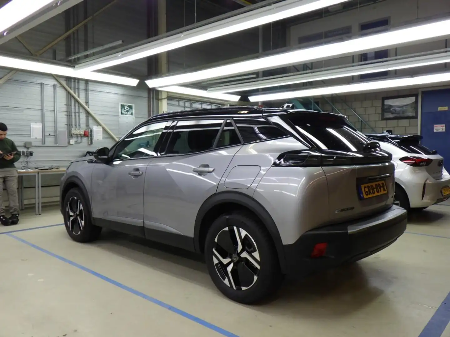 Peugeot e-2008 EV GT 54 kWh 3 Fase 156pk | Warmtepomp | Drive Ass Gris - 2