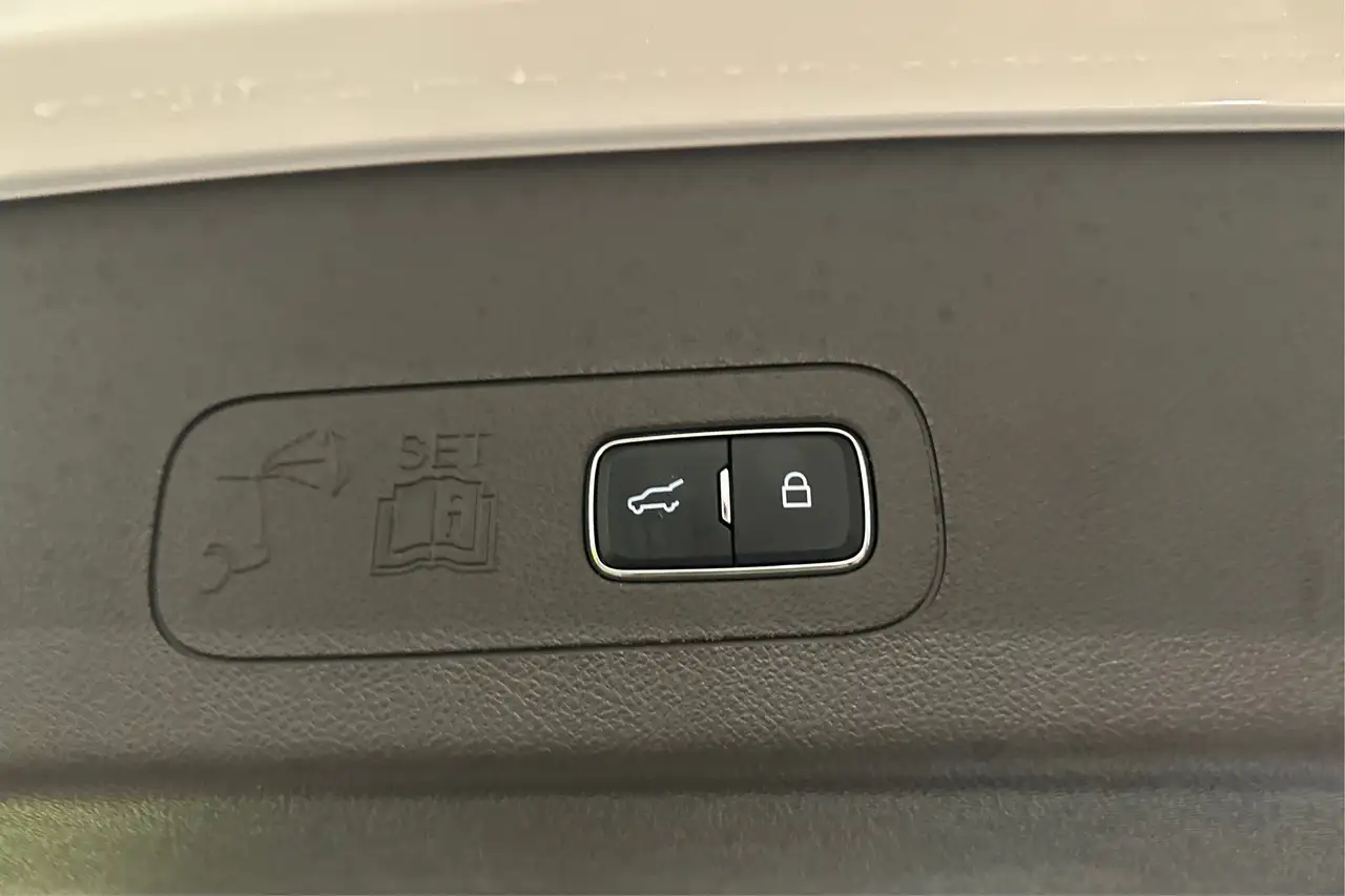 Lincoln Aviator снимка Lincoln Aviator