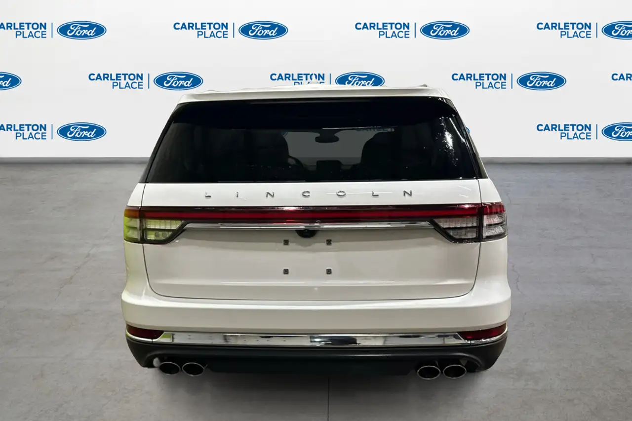 Lincoln Aviator снимка Lincoln Aviator