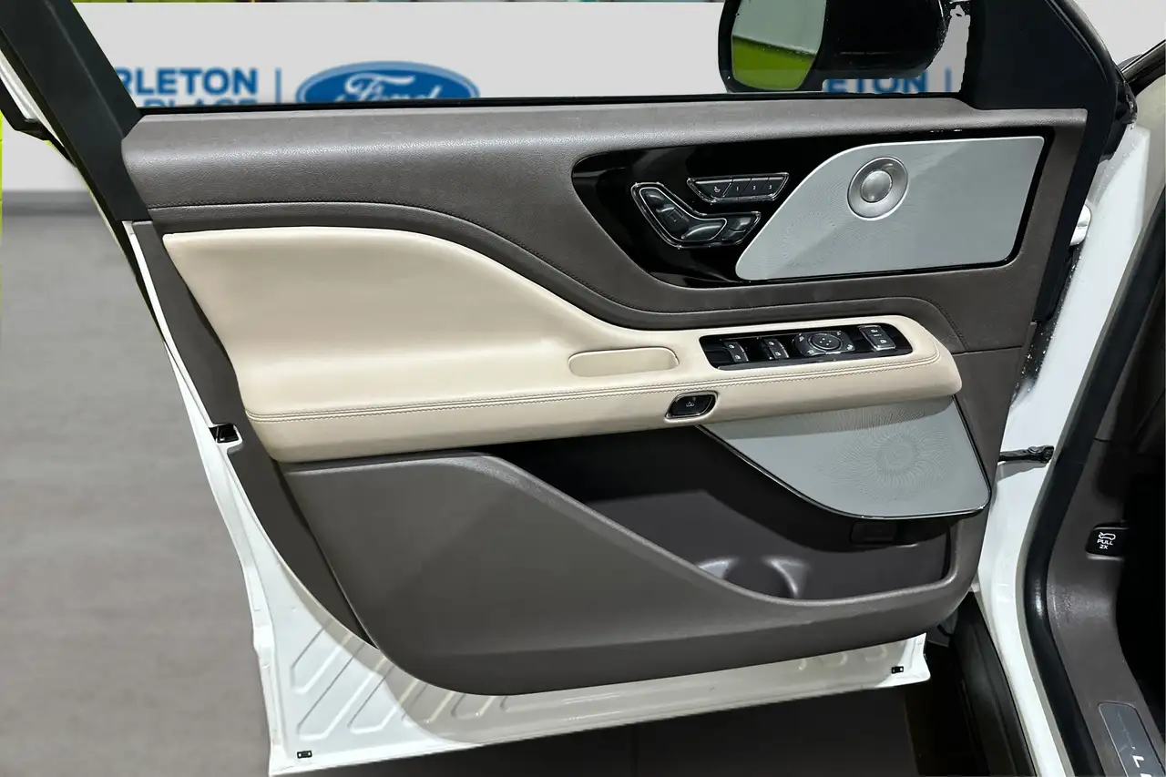 Lincoln Aviator снимка Lincoln Aviator