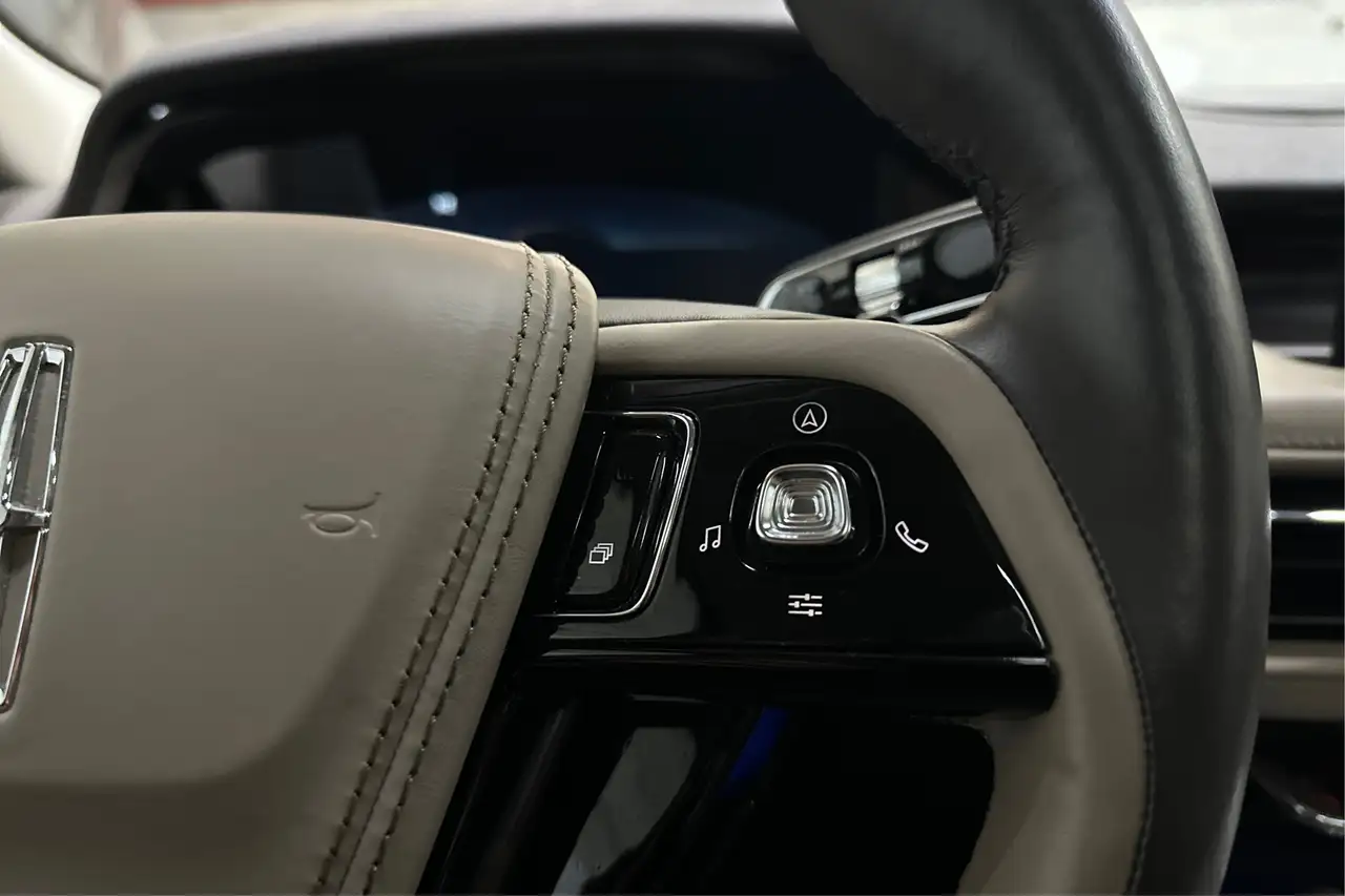 Lincoln Aviator снимка Lincoln Aviator