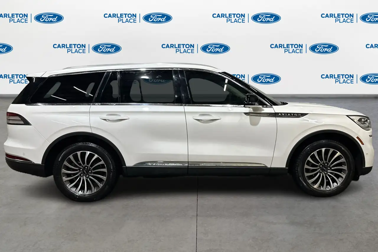 Lincoln Aviator снимка Lincoln Aviator