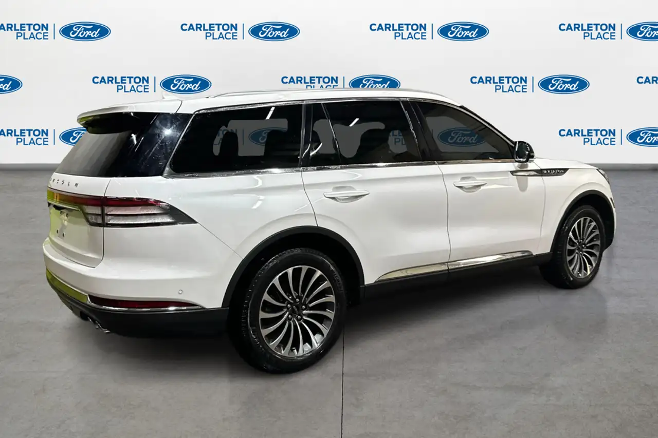 Lincoln Aviator снимка Lincoln Aviator
