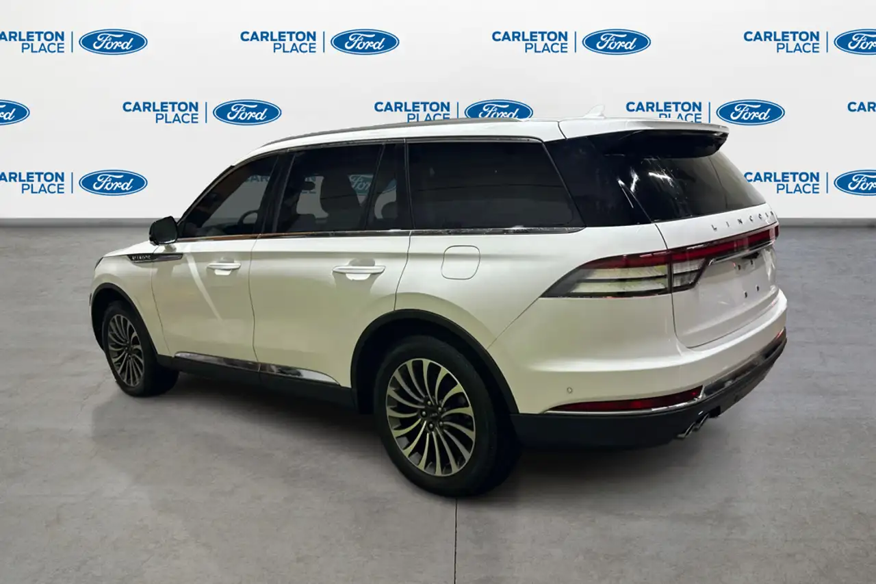 Lincoln Aviator снимка Lincoln Aviator