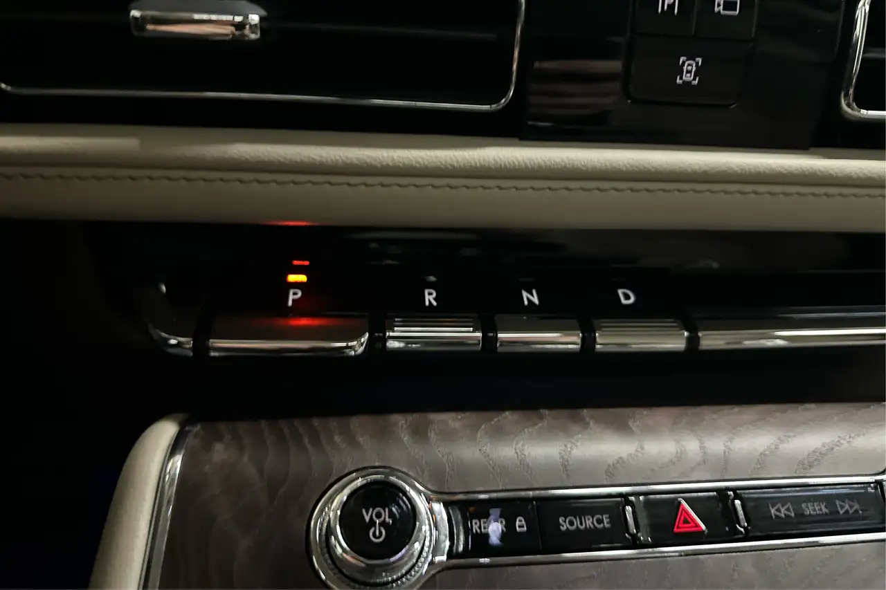 Lincoln Aviator снимка Lincoln Aviator