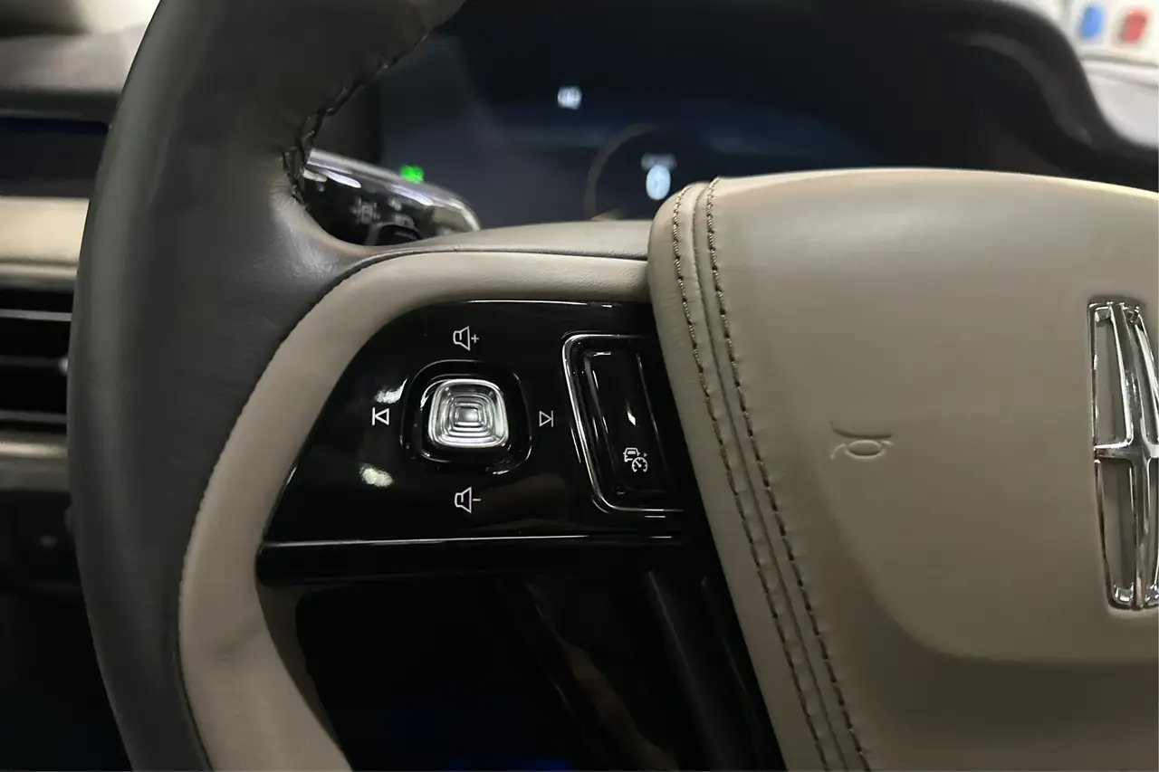 Lincoln Aviator снимка Lincoln Aviator