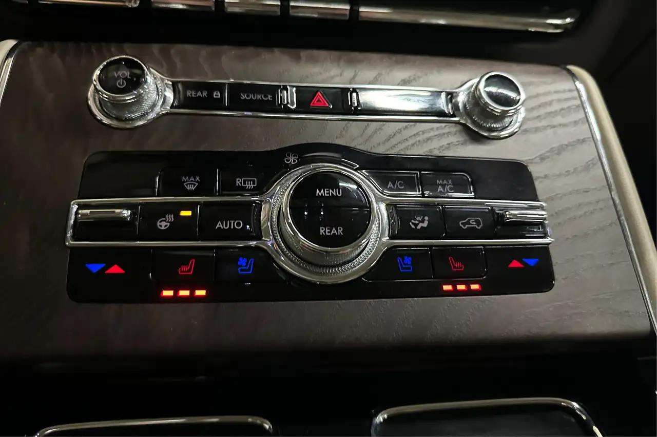 Lincoln Aviator снимка Lincoln Aviator