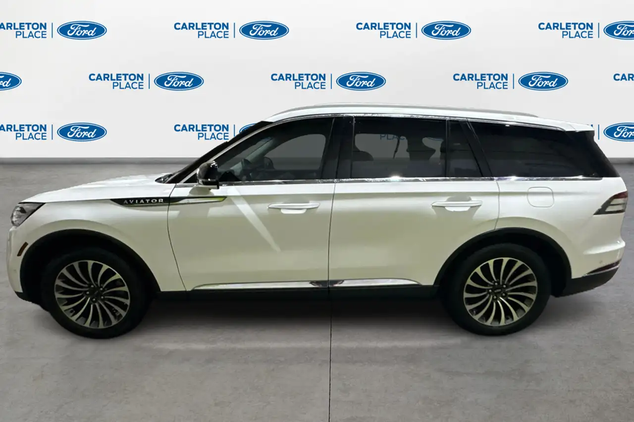 Lincoln Aviator снимка Lincoln Aviator
