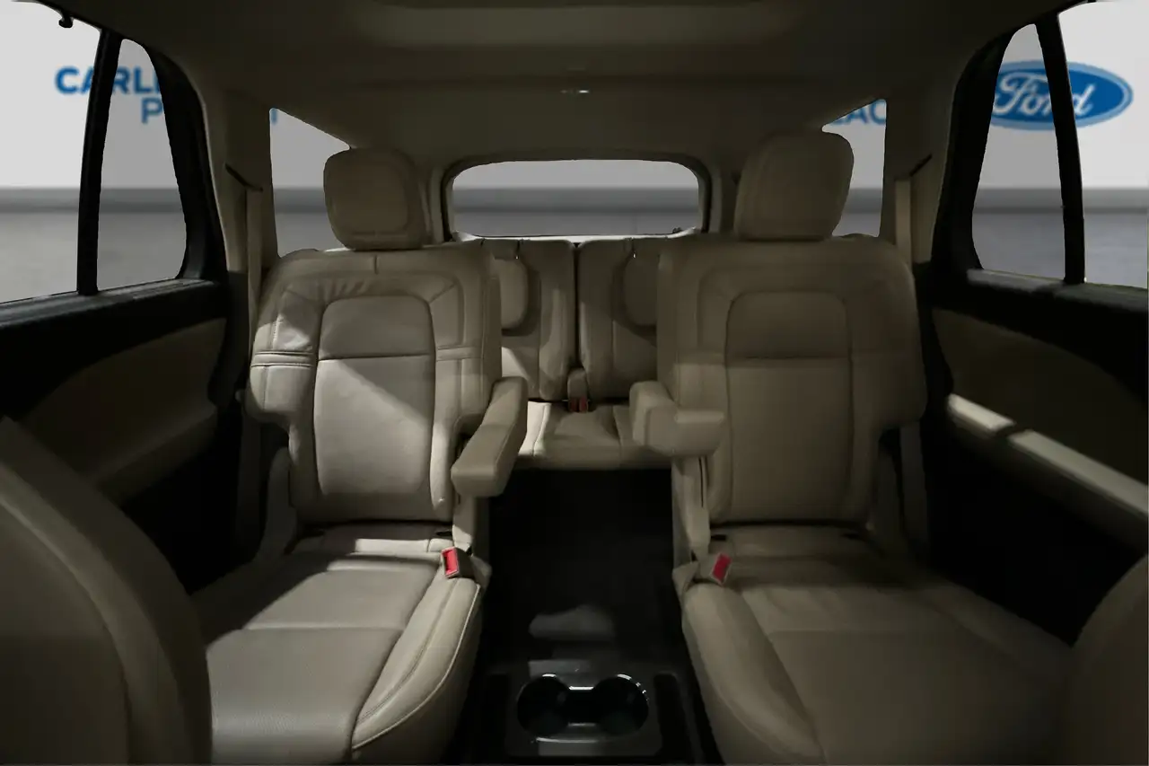 Lincoln Aviator снимка Lincoln Aviator