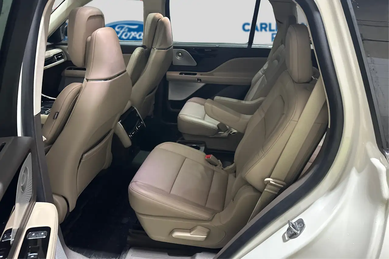 Lincoln Aviator снимка Lincoln Aviator
