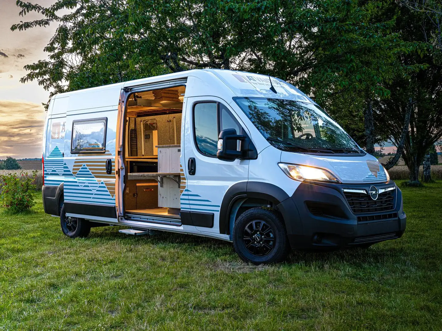 Opel Movano NEU Campervan-Ausbau/Tageszulassung/nur 70 Km/AHK Weiß - 2