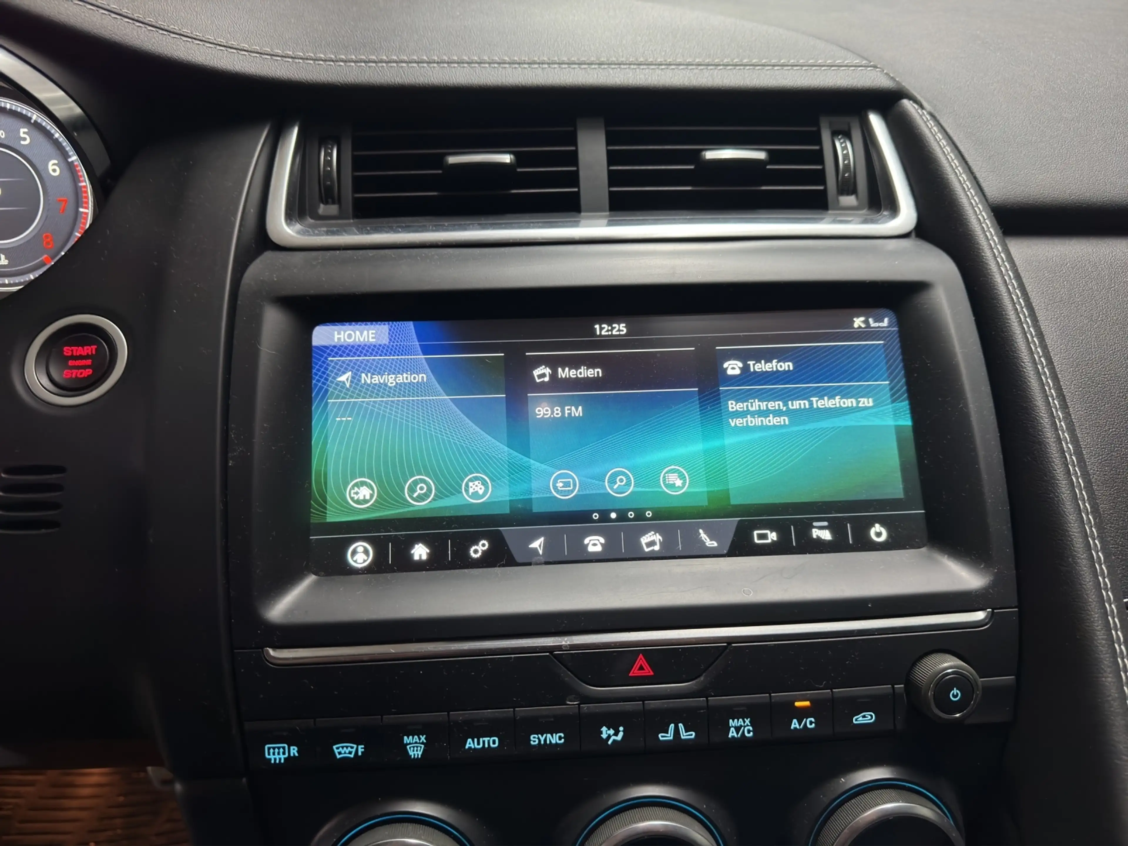 Jaguar E-Pace R-Dynamic S  *Sportivo Leipzig* — photo 12