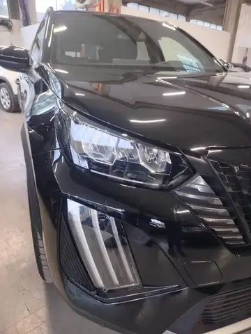Peugeot 2008 view 11