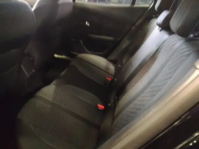 Peugeot 2008 view 14