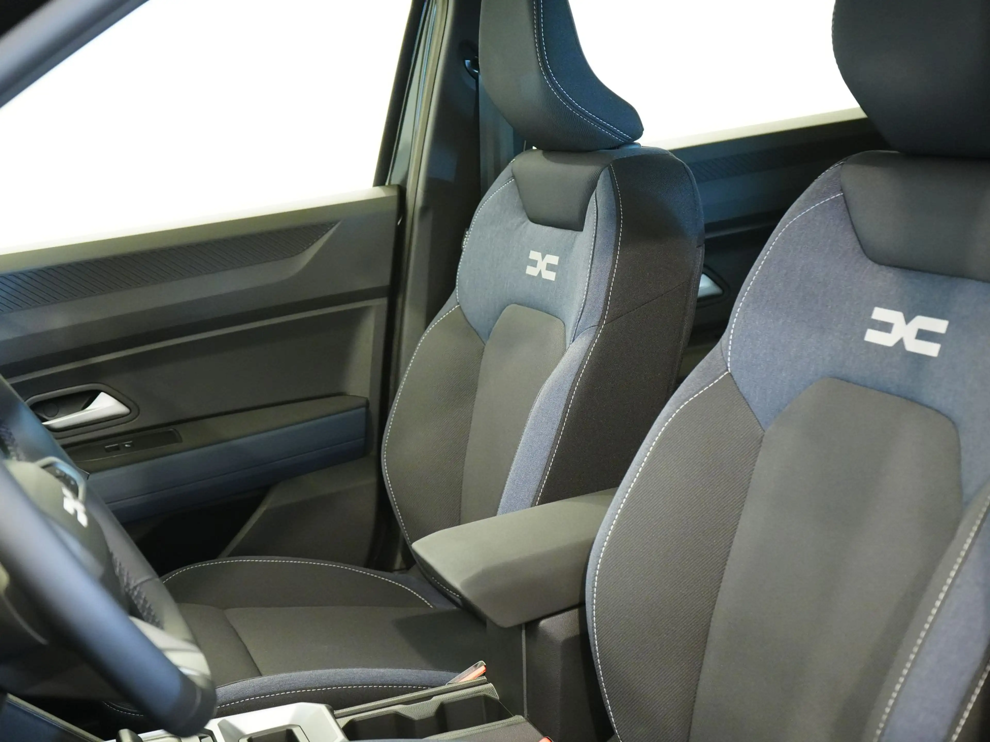 Dacia Bigster EXPRESSION Hybrid BVA|Pack Hiver|Navi|JA17 — photo 10