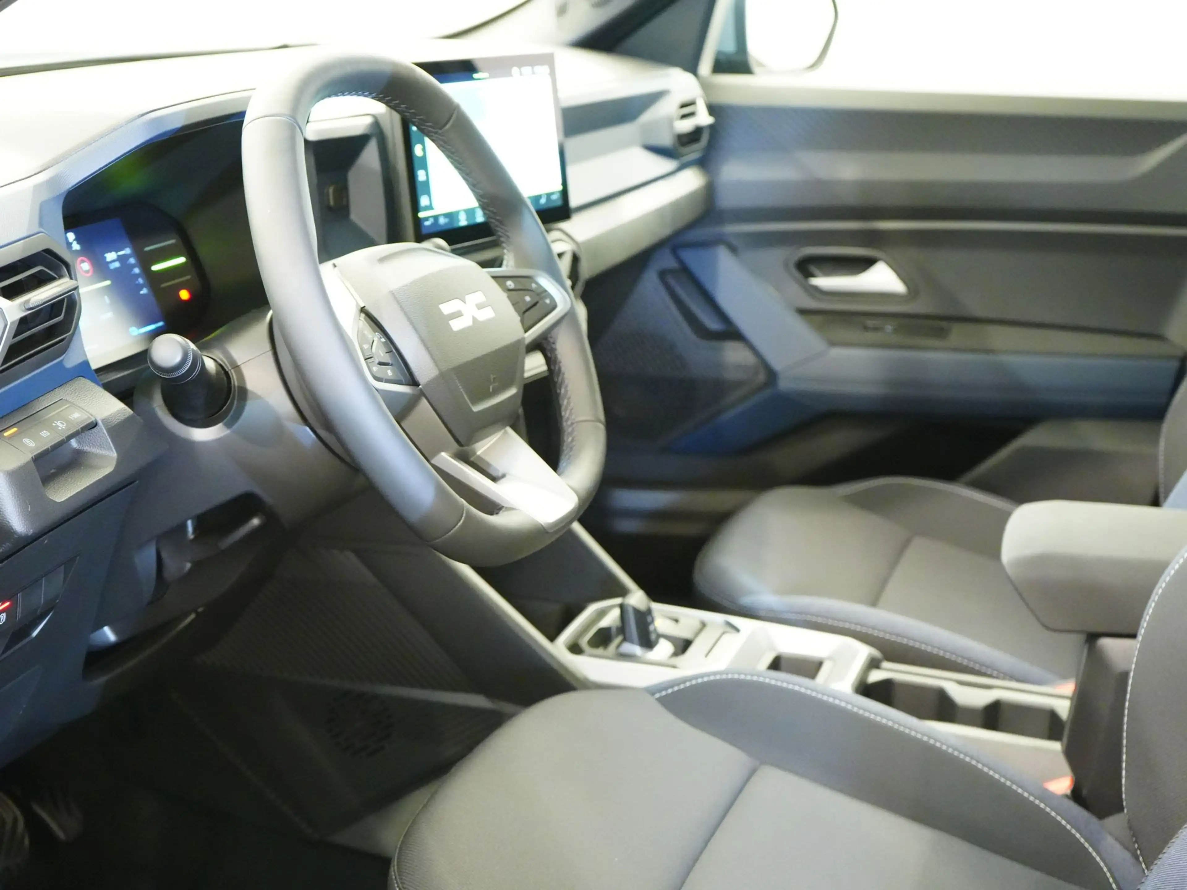 Dacia Bigster EXPRESSION Hybrid BVA|Pack Hiver|Navi|JA17 — photo 9