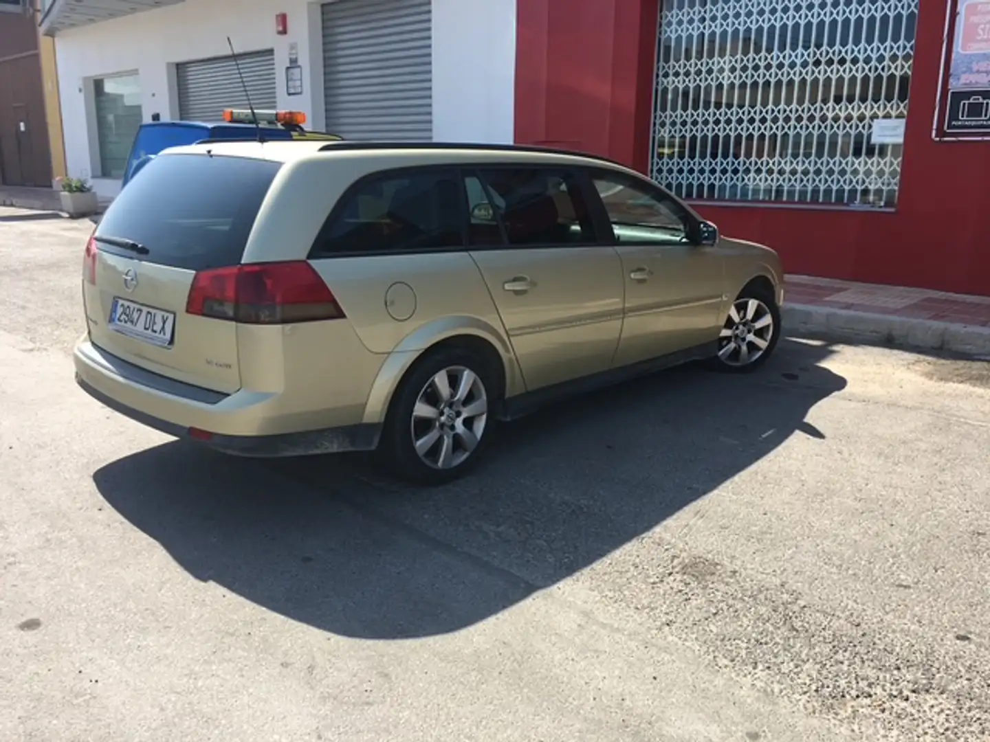 Opel Vectra Caravan 1.9CDTI 16v Sport AS Gelb - 2
