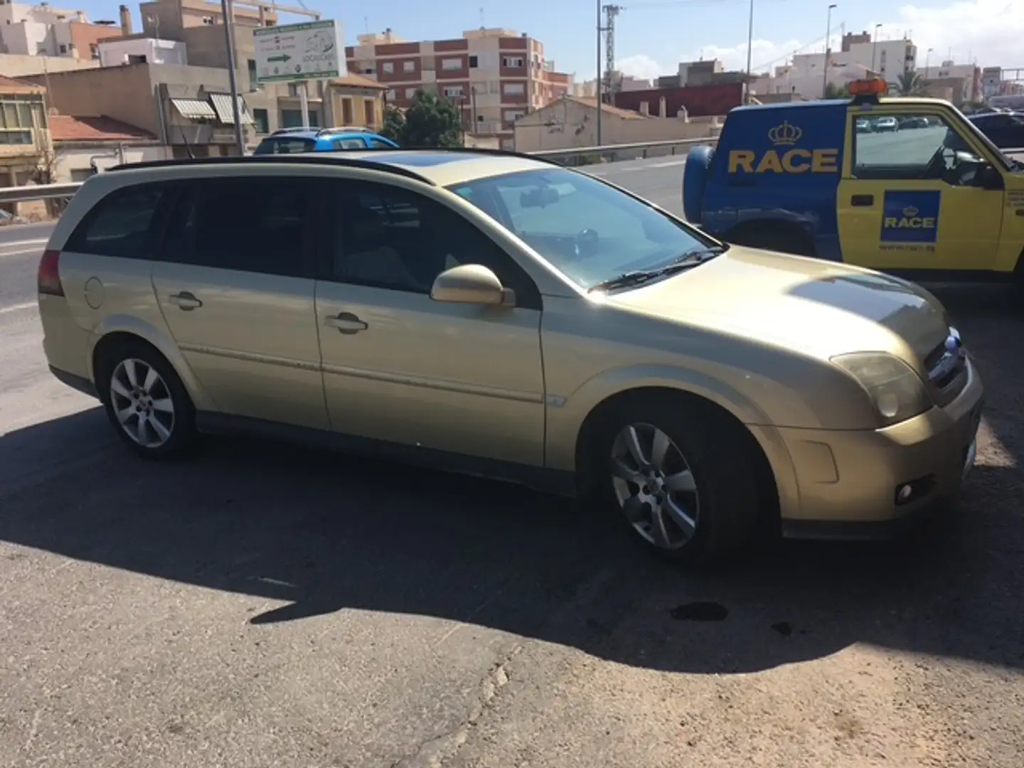 Opel Vectra Caravan 1.9CDTI 16v Sport AS Gelb - 1